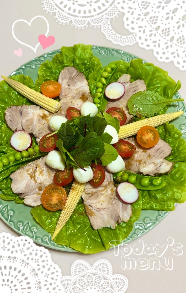 Presentation of Black Tea Cold Pork feast salad