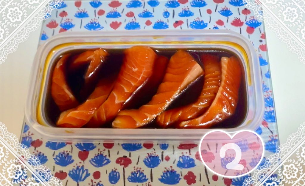 Marinated salmon rice bowl
Sashimi-grade salmon marinated in sauce