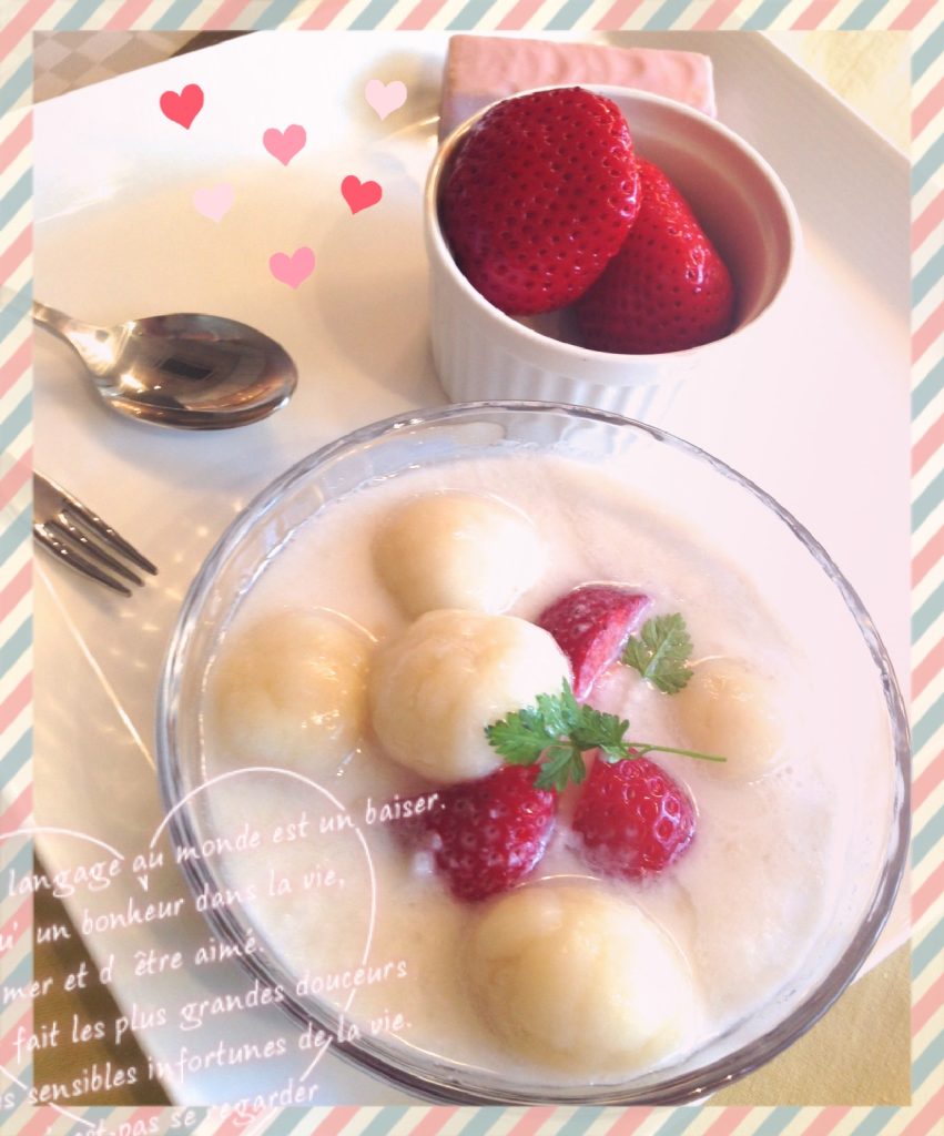Photo of strawberry and shiratama coconut dessert