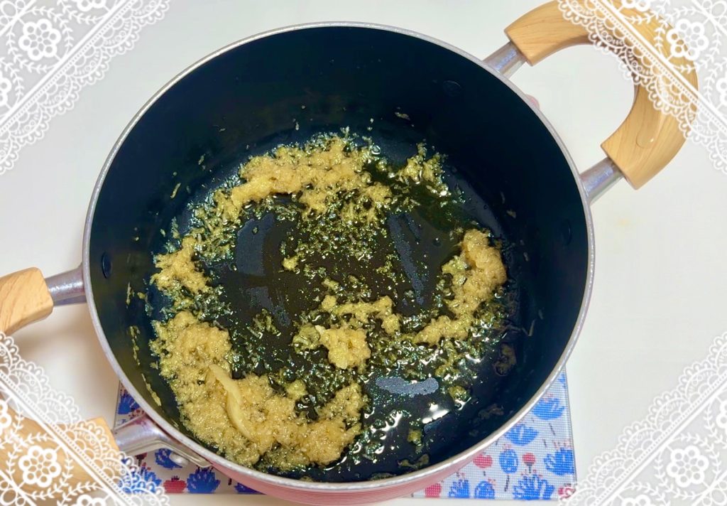 Fry the garlic and ginger