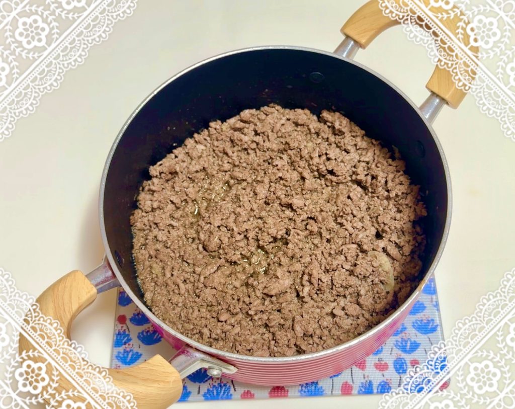 Stir-fry the minced meat thoroughly