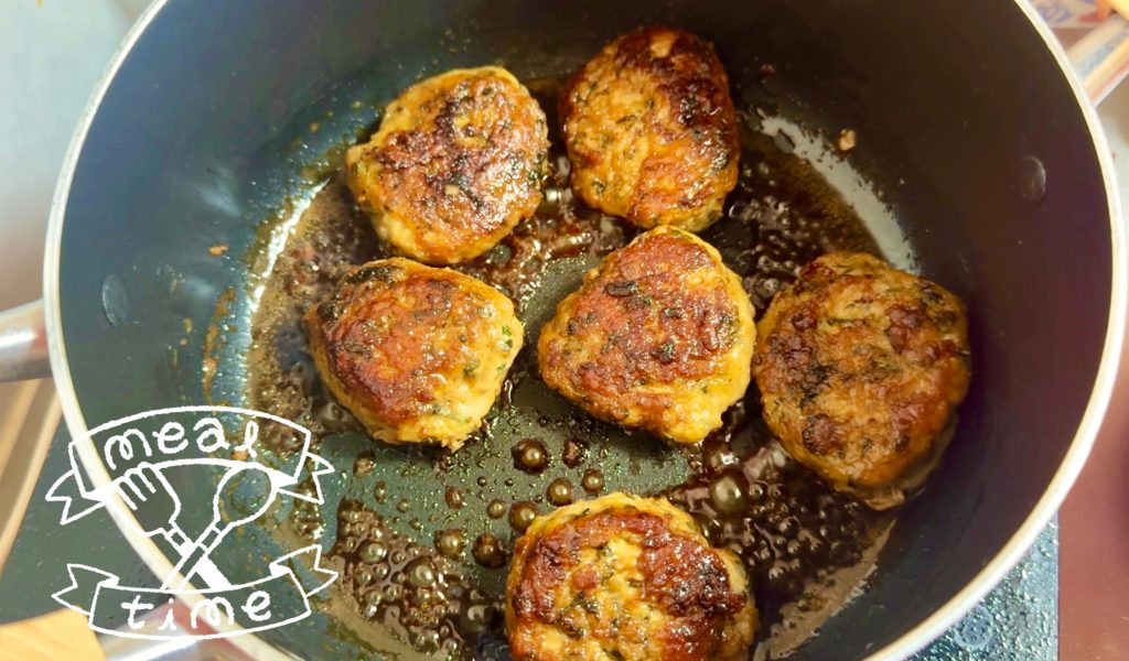 Coat the chicken meatballs with sauce A.