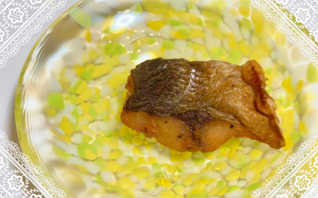Deep fry the horse mackerel until golden brown
