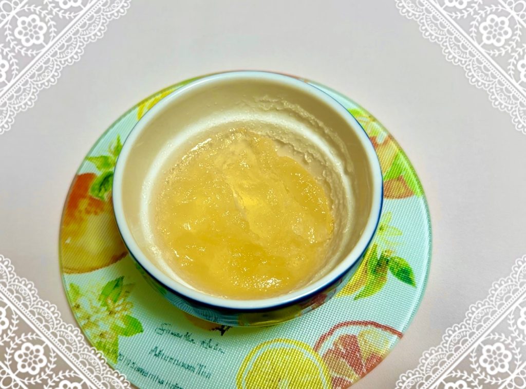 Grape white wine jelly: Soak gelatin in water