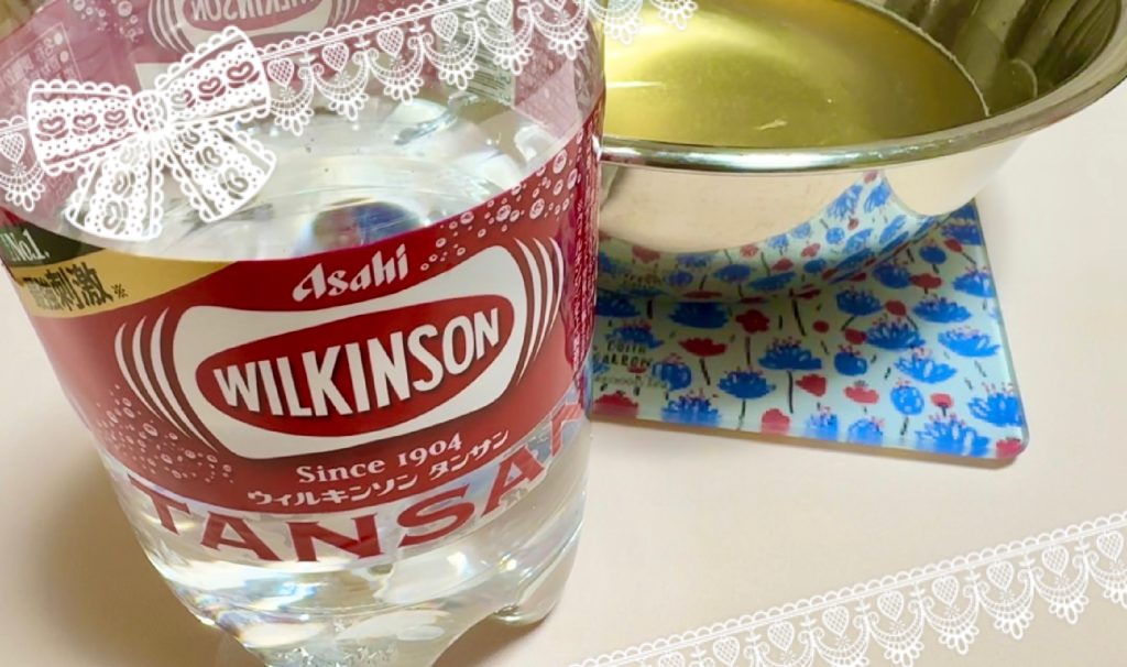 Add grape white wine jelly and unsweetened carbonated water.