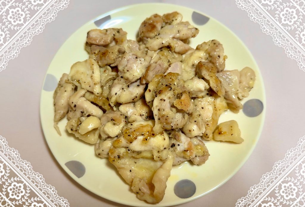 Shkmeruli, Brown the seasoned chicken