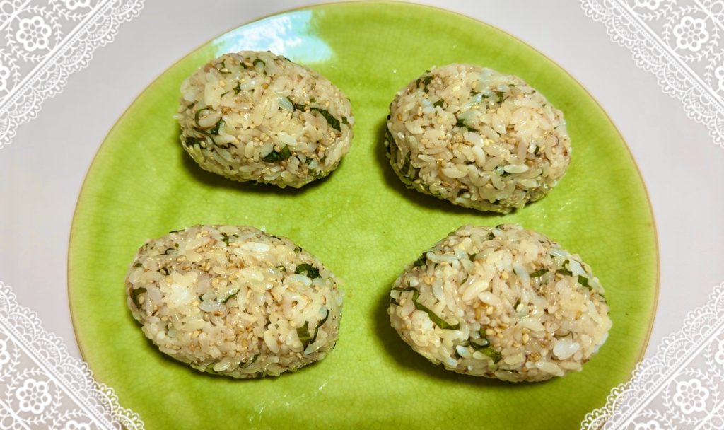 Perilla rice ball wrapped in meat
How to make 2
