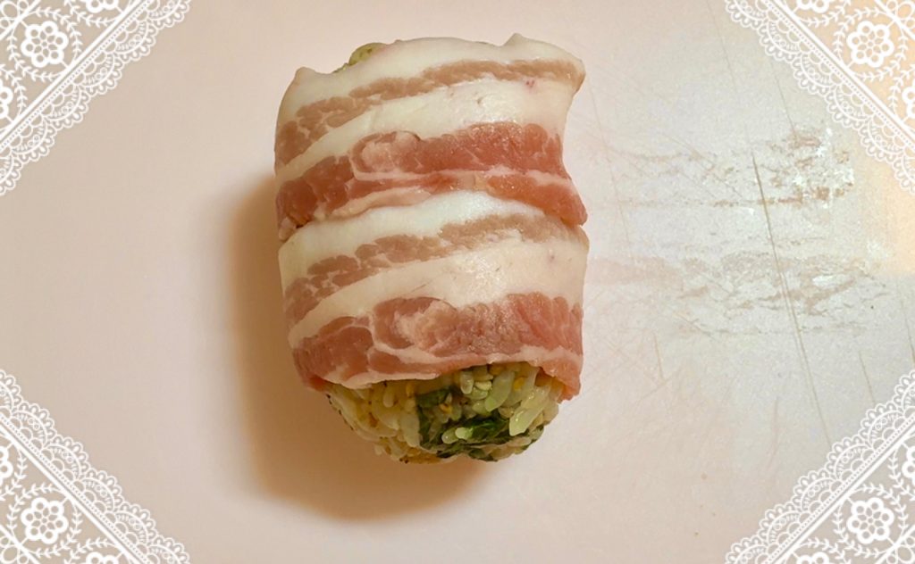 Perilla rice ball wrapped in meat
How to make 3
