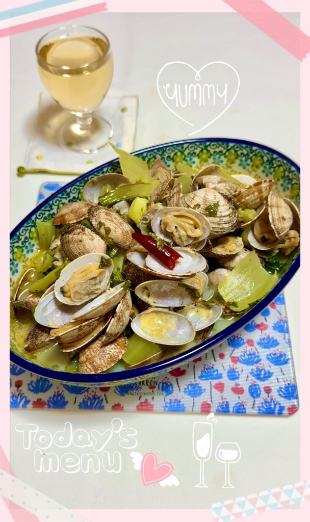 Quick and easy steamed clams in white wine
Completed photo1