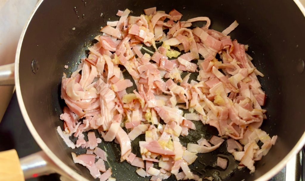 Enoki and Lettuce Soup with a Touch of White Wine How to make1