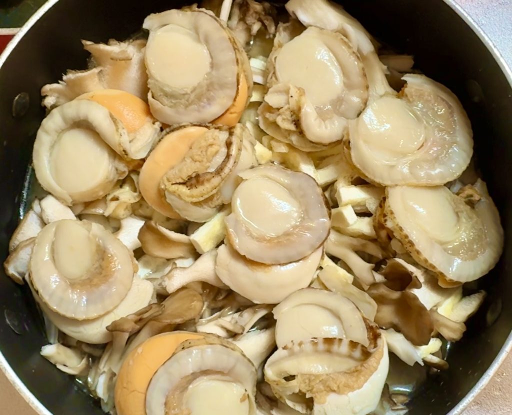 Ginger-Scented Scallop and Maitake Takikomi Rice How to make 6