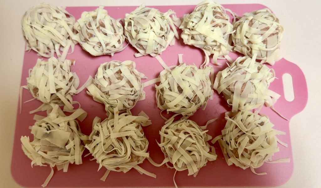 Pork and Shrimp Shumai Steamed in a Bamboo Steamer How to make 8