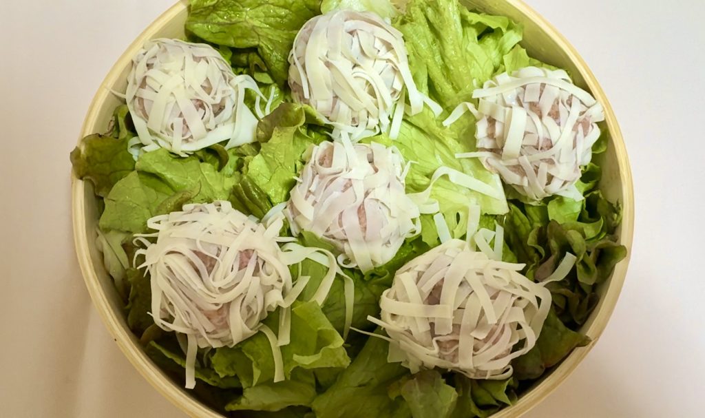Pork and Shrimp Shumai Steamed in a Bamboo Steamer How to make 9