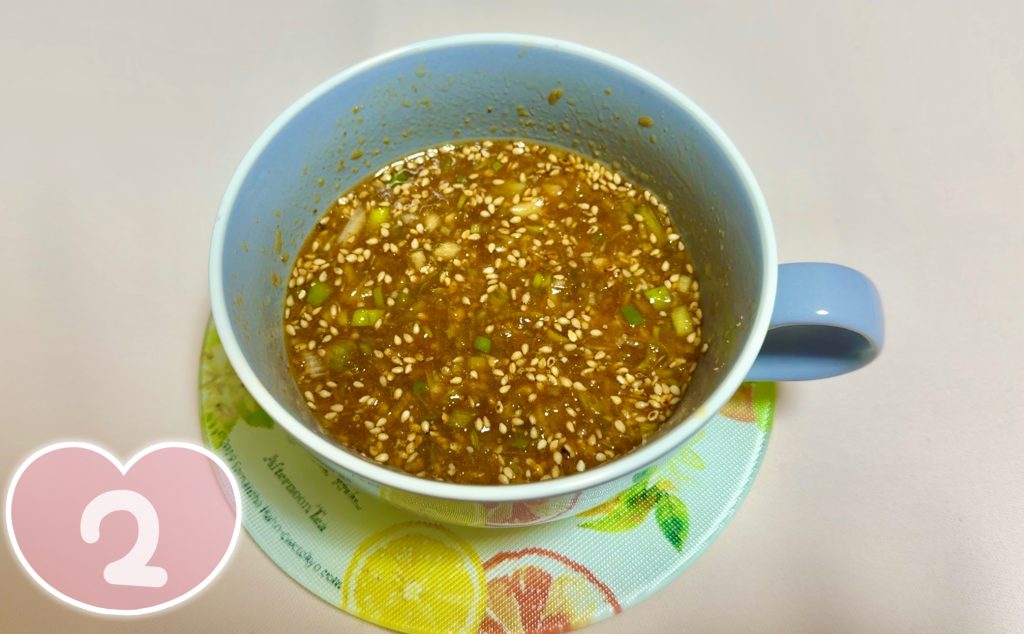 Pork and Lettuce Steamed in a Bamboo Steamer with Savory Garlic Sauce How to make2